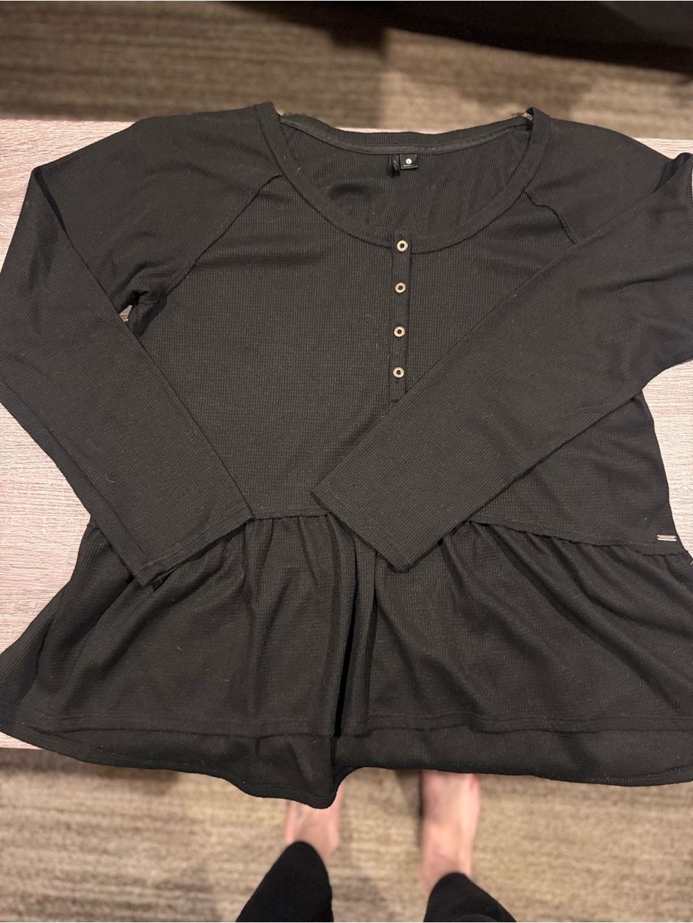 Kensie Black Long Sleeve Peplum Henley size large EUC